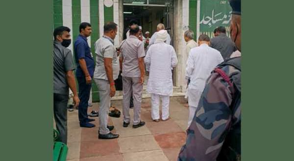 RSS chief visits mosque, mardarsa in Delhi