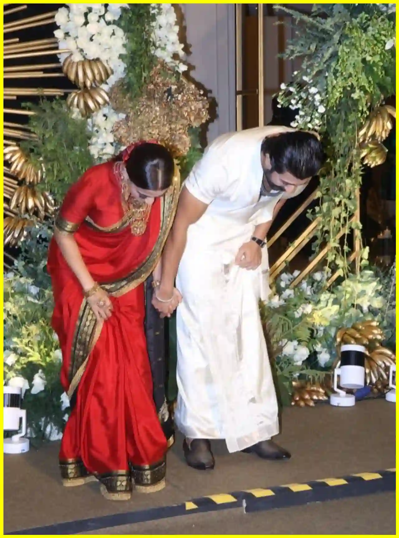 Rashmika dazzles in red saree at wedding reception!