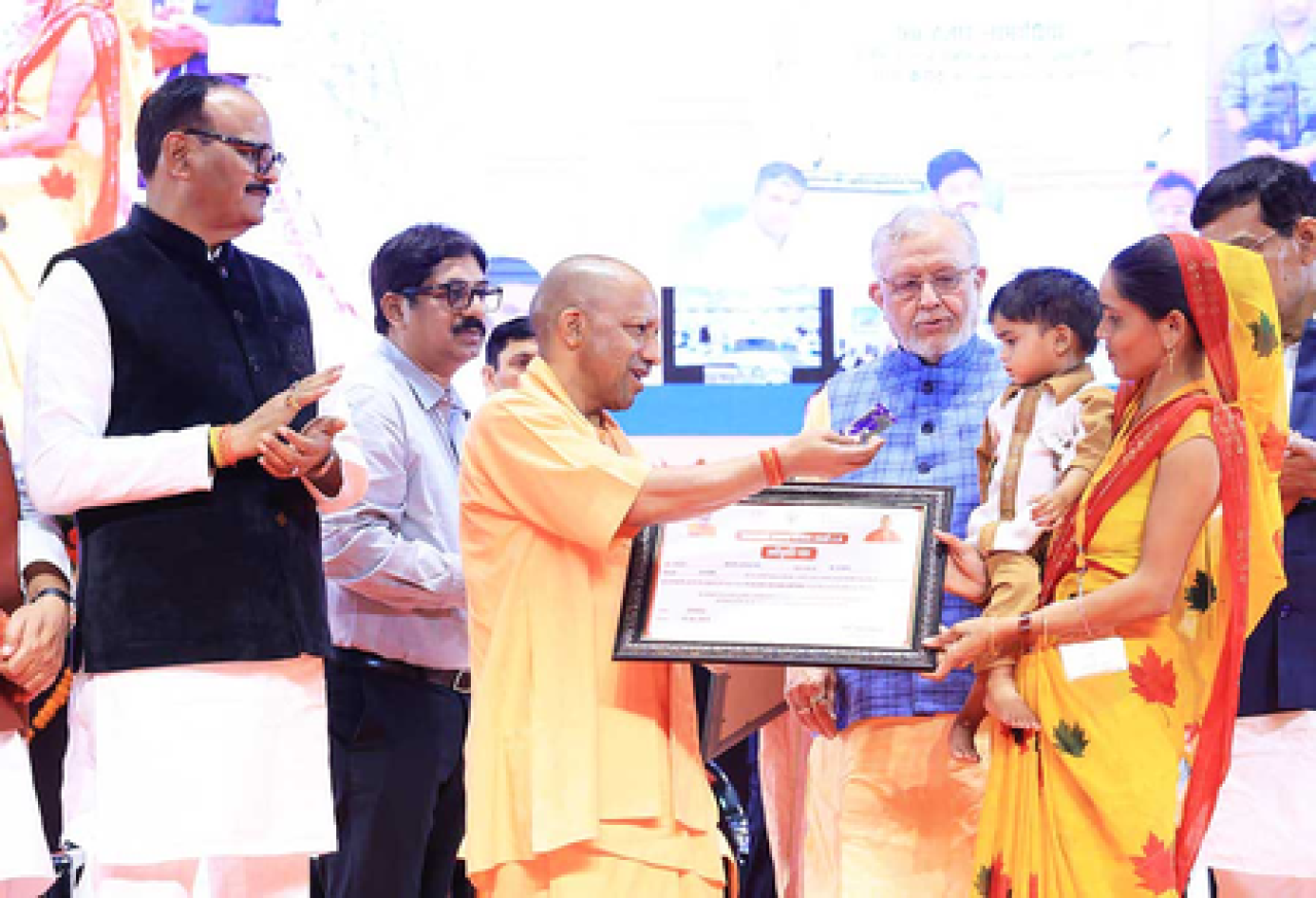 CM Yogi Engages with Women Beneficiaries to Assess Government Schemes ...