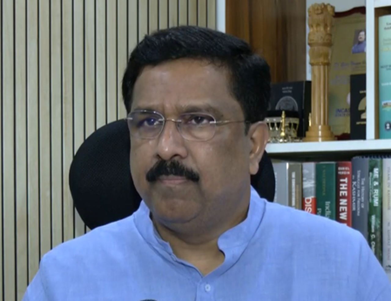 Congress Discusses National and International Issues in Parliamentary Strategy Meeting