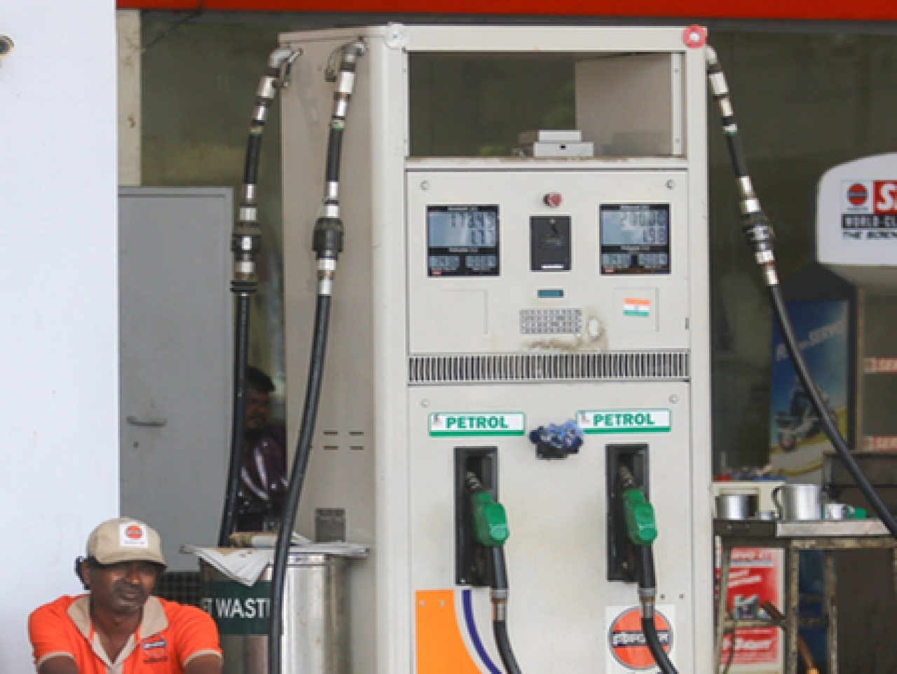 Delhi Government Urges Citizens Against Panic Buying Amid Fuel Rumors