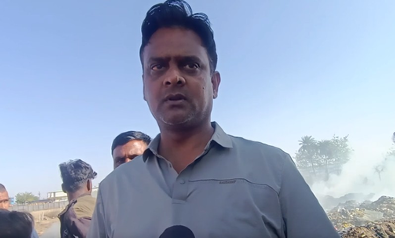 Devastating Blaze Breaks Out in Dewas Scrap Yard, Firefighters Struggle to Contain It