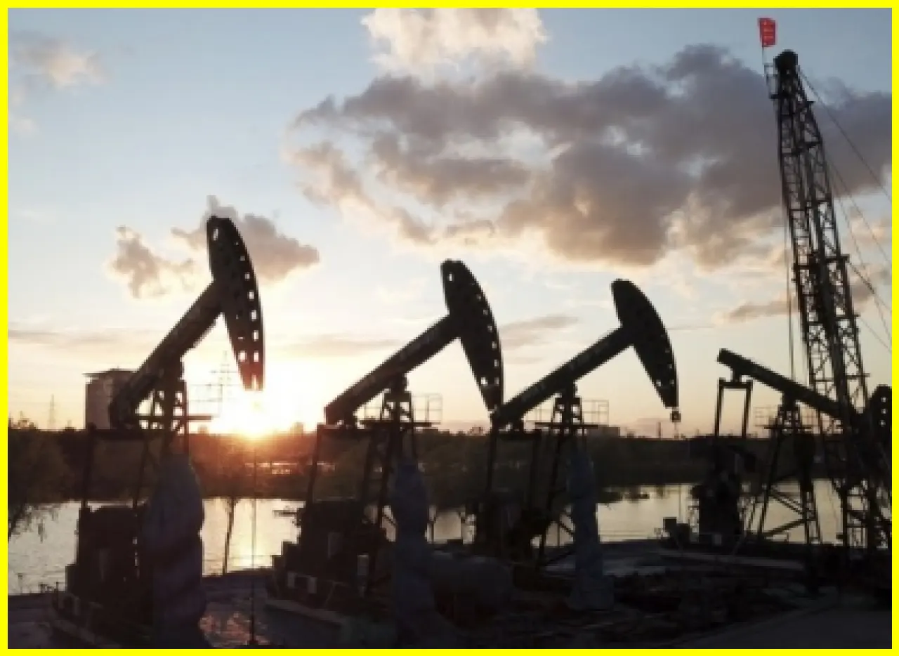 Global Oil Prices Surpass $100 Amid Iran-US Tensions