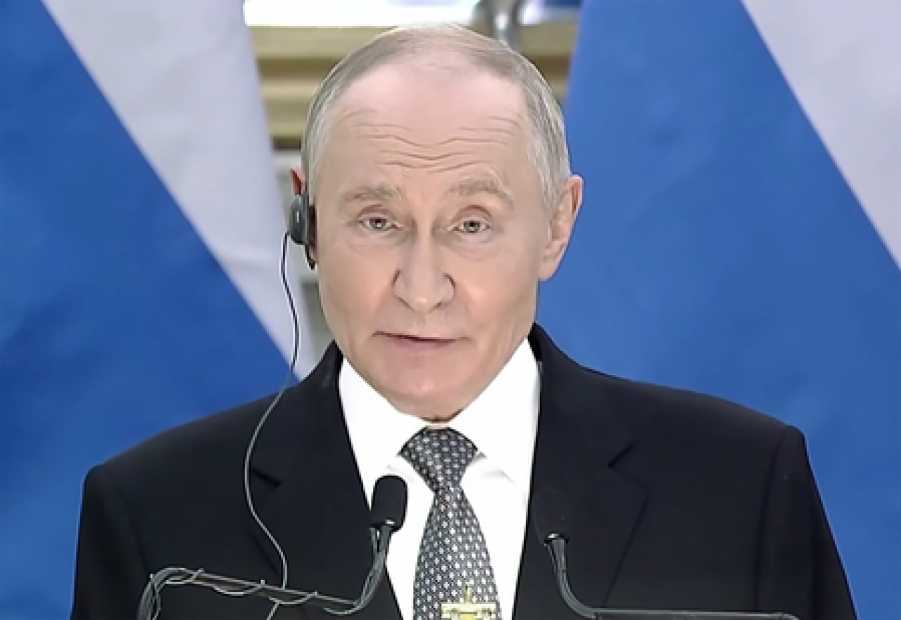 Gulf Nations Express Concern Over Oil Refinery Attacks, Kremlin Confirms Putin Will Engage Iran