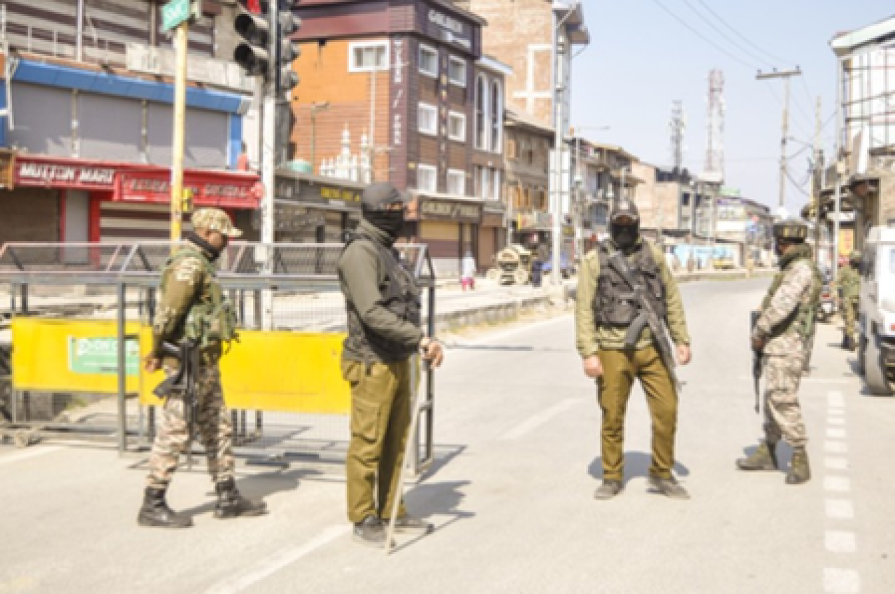Lieutenant Governor Manoj Sinha Leads High-Level Security Review Meeting in Srinagar
