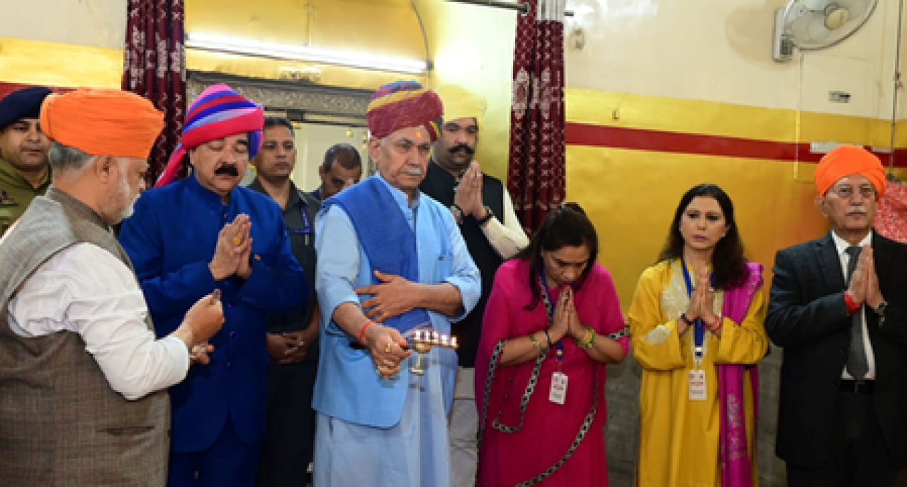Lieutenant Governor Manoj Sinha Participates in Jammu Aarti at Raghunath Temple, Emphasizes Cultural Awakening