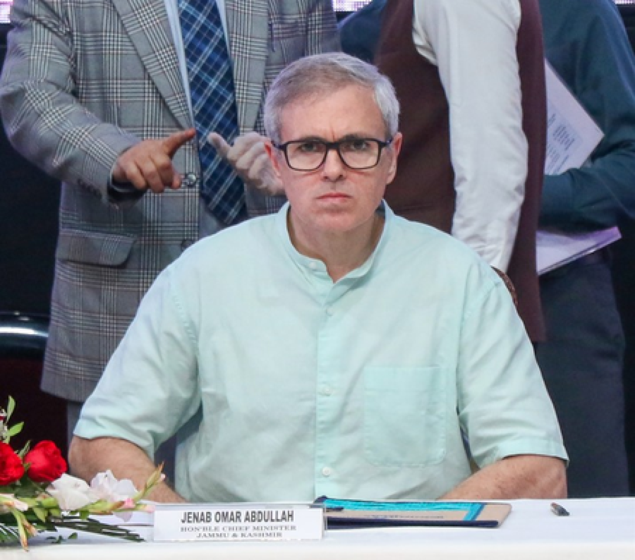 Omar Abdullah Responds to Official Transfers in Bengal, Emphasizes Political Leadership Over Election Officials