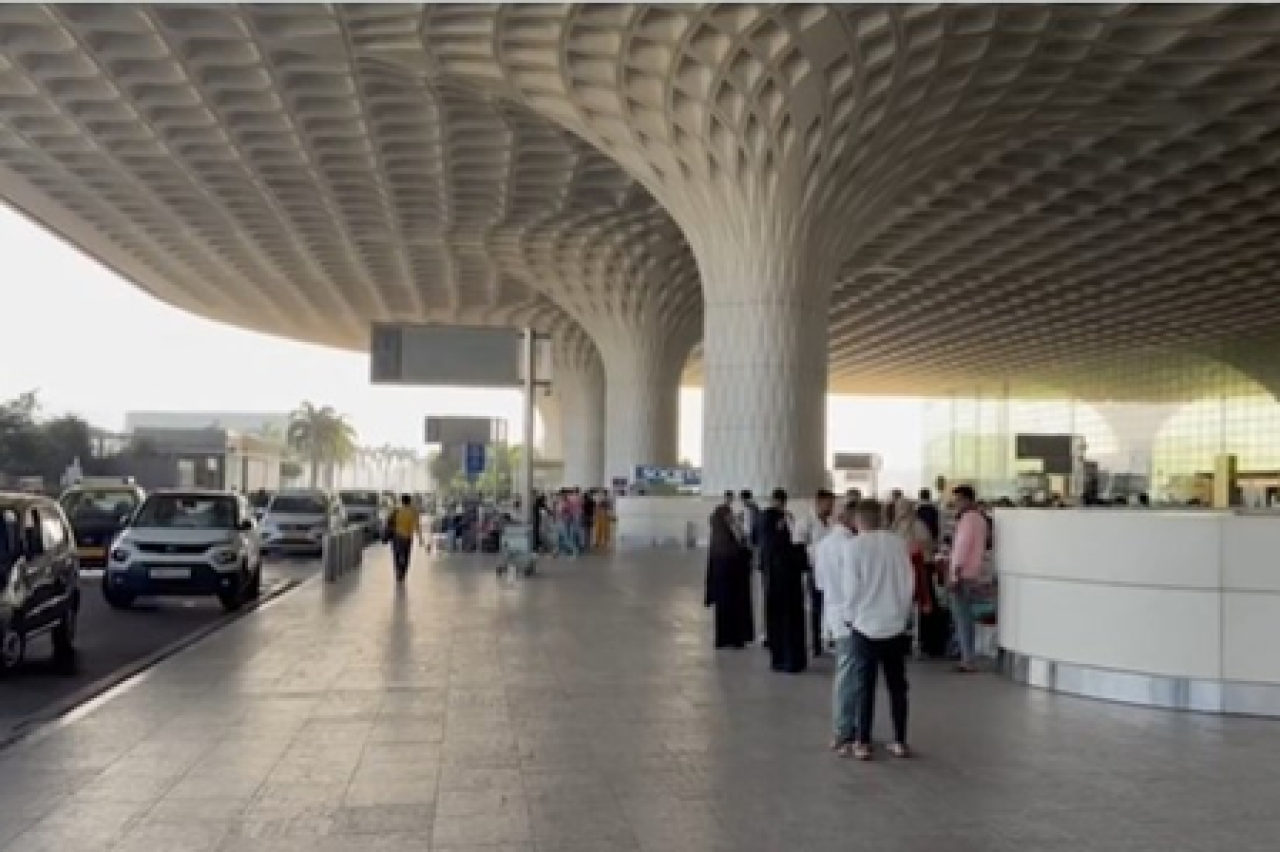 Ongoing Evacuations in Qatar Amid US-Iran Tensions