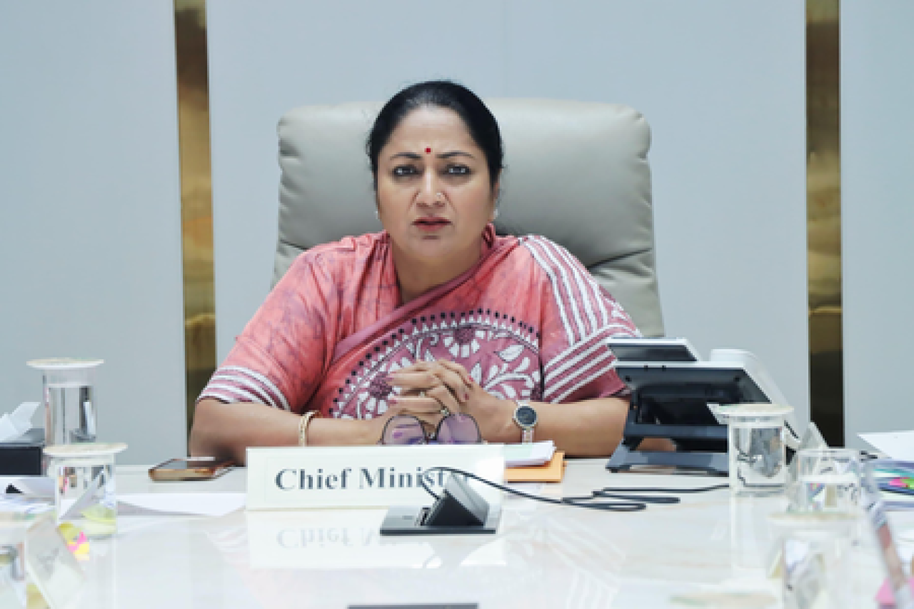 Tragic Fire in Palam Claims Six Lives, CM Rekha Gupta Expresses Condolences