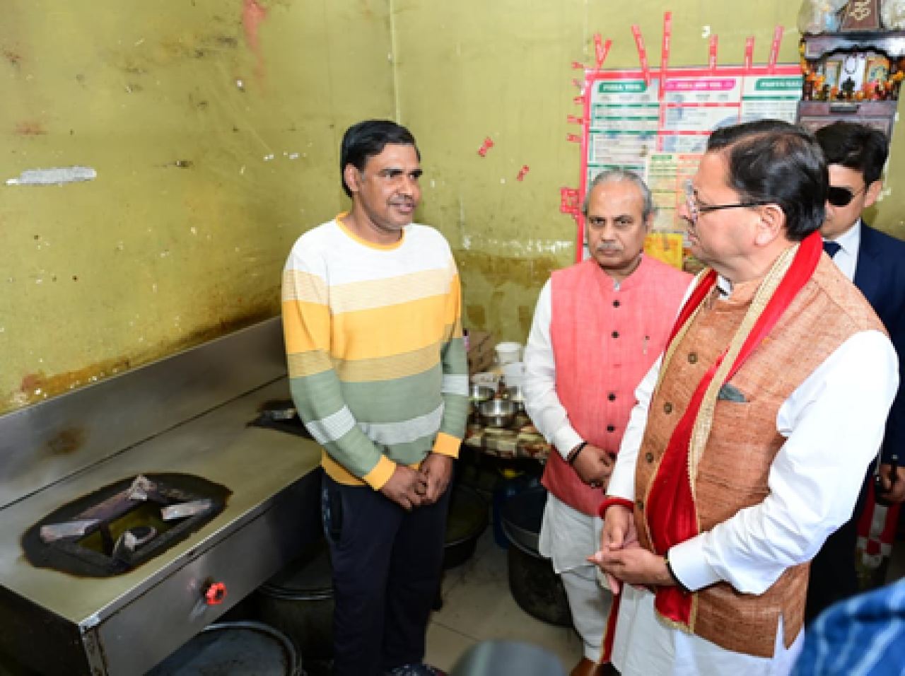 Uttarakhand CM Pushkar Dhami Inspects Cooking Gas Supply at Local Restaurant