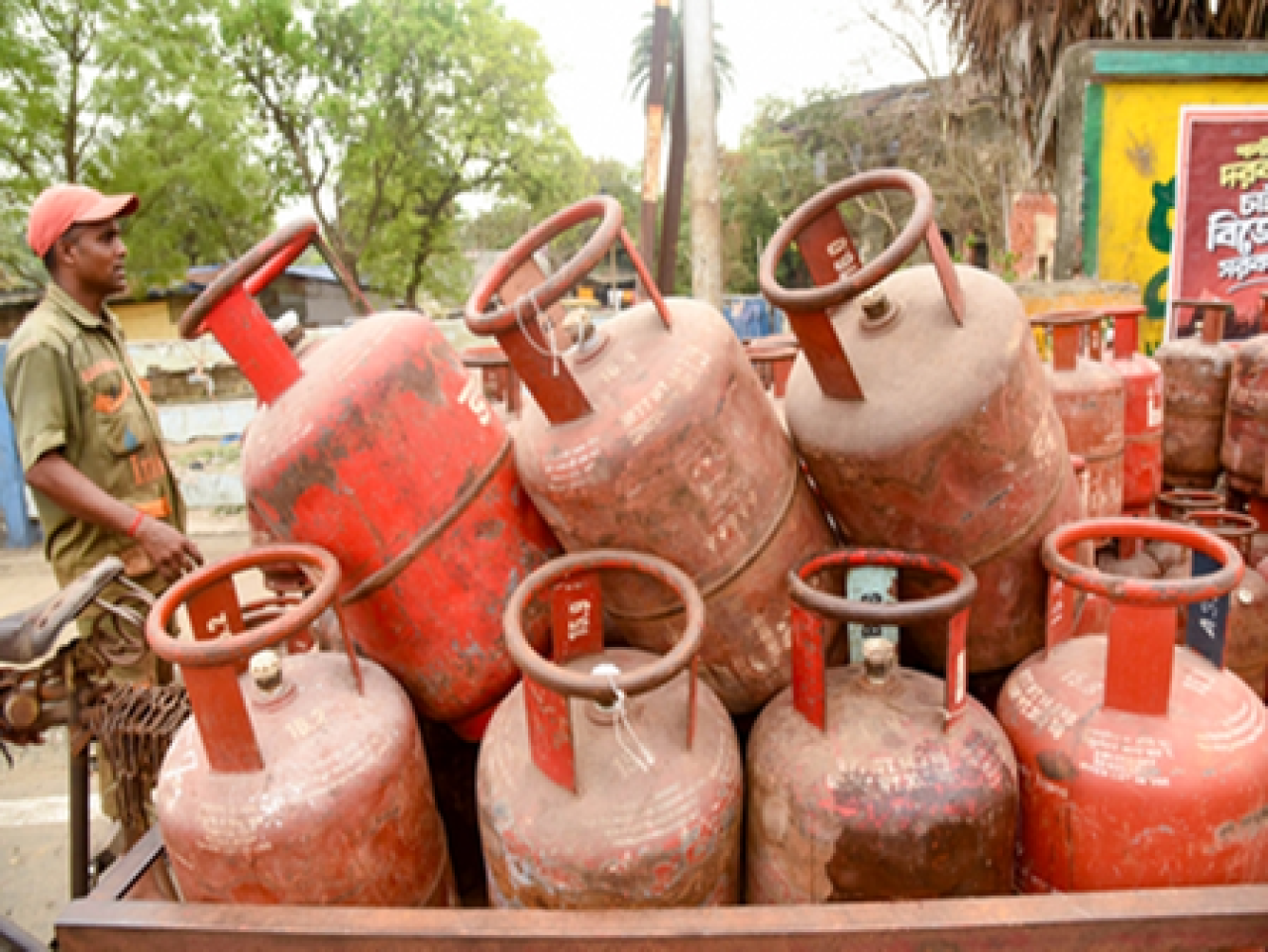 West Bengal Government Issues SOP to Manage LPG Supply Amid Crisis