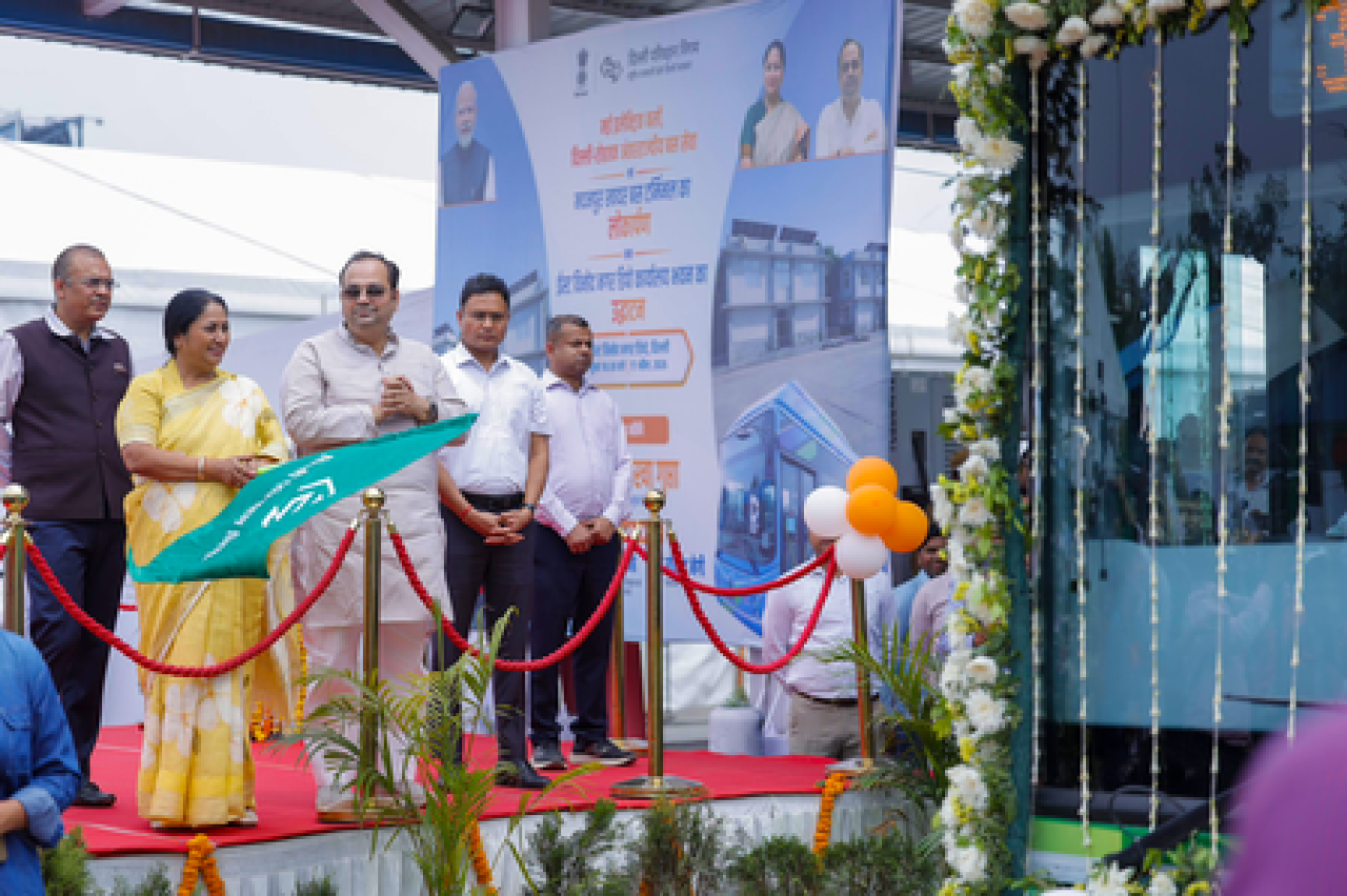 Delhi Chief Minister Flags Off 200 New Electric Buses for a Greener Future