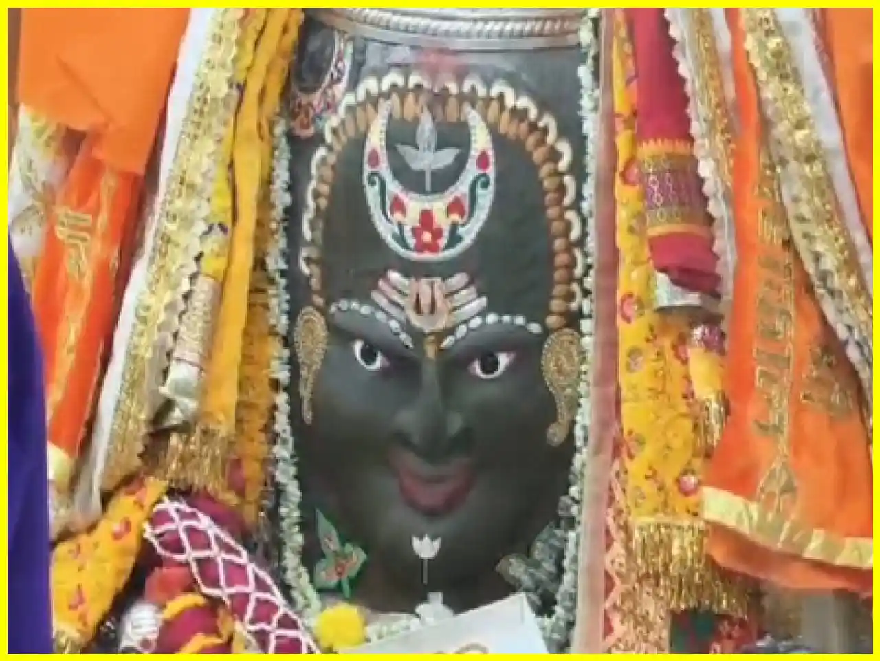 Devotees Flock to Baba Mahakal Temple for Special Monday Darshan