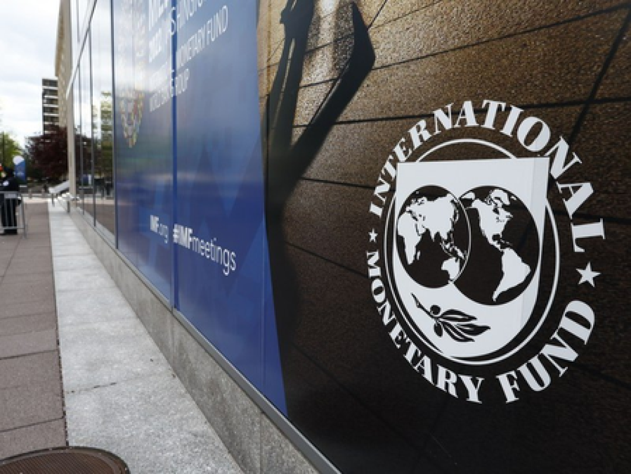 IMF Reports Decline in Global Growth Outlook Amid Middle East Tensions