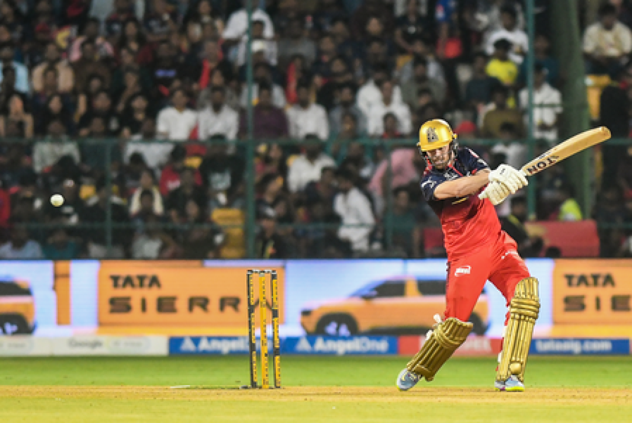 IPL 2026: Philip Salts Explosive Half-Century Sets 176-Run Target for DC