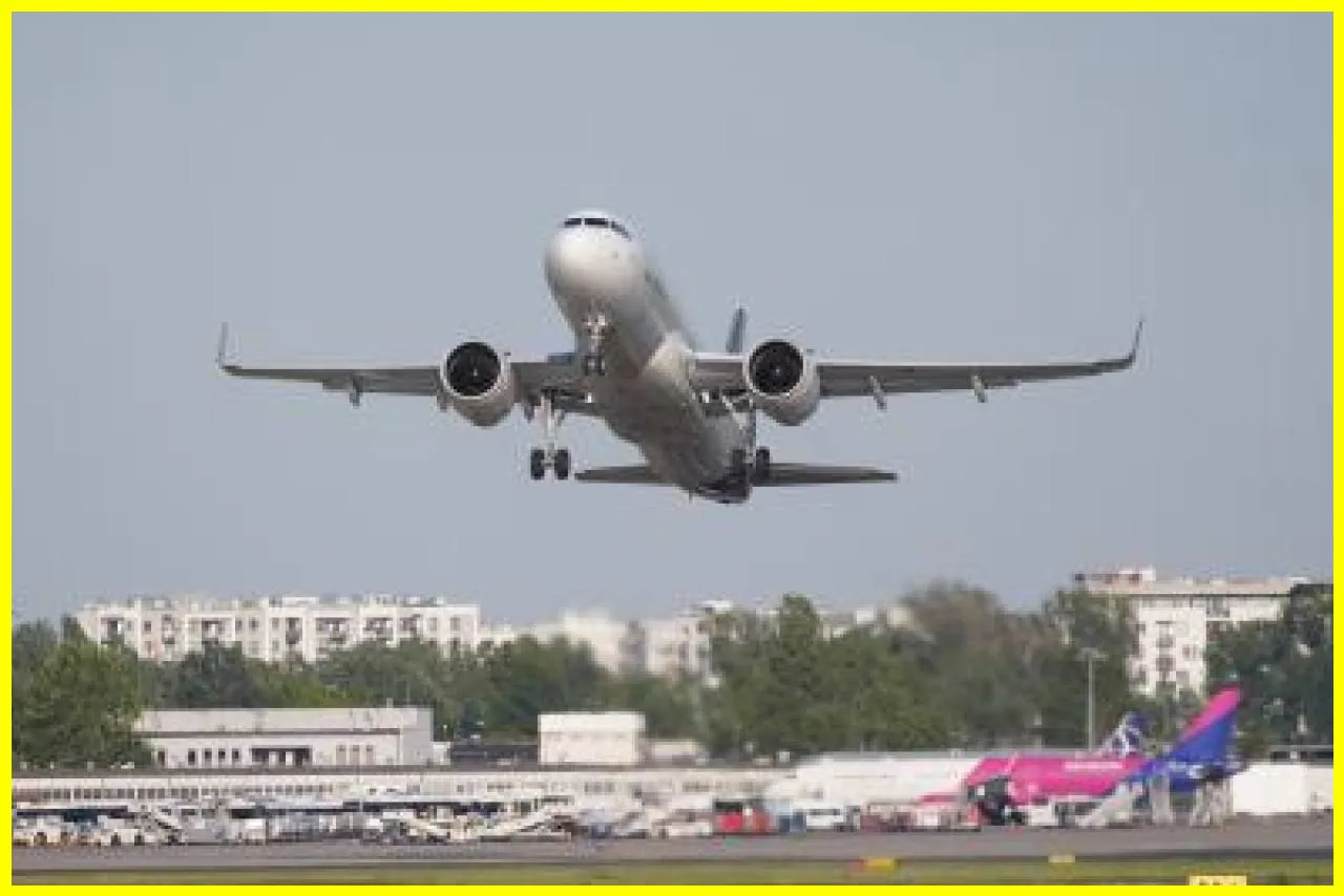 Iran Resumes International Flights from Mashhad Airport