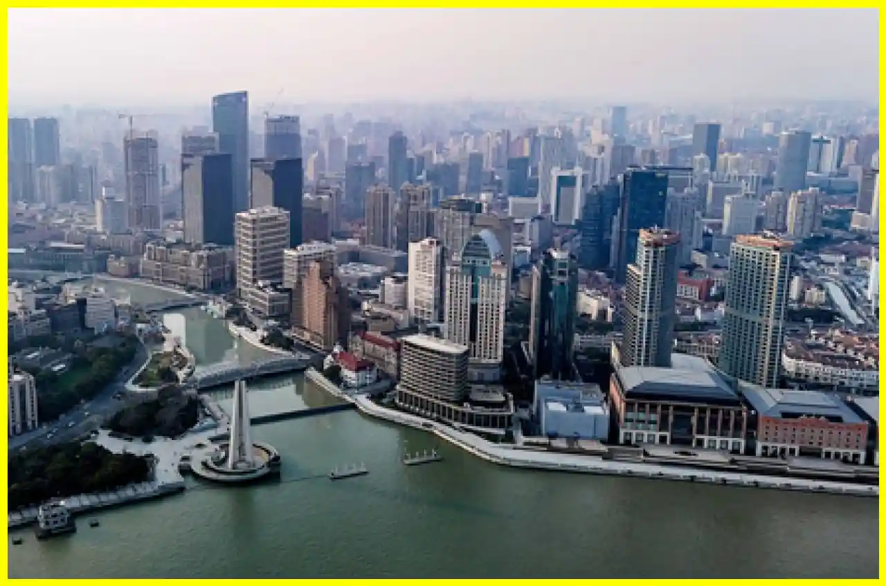 Li Qiang Chairs Executive Meeting of the State Council in China