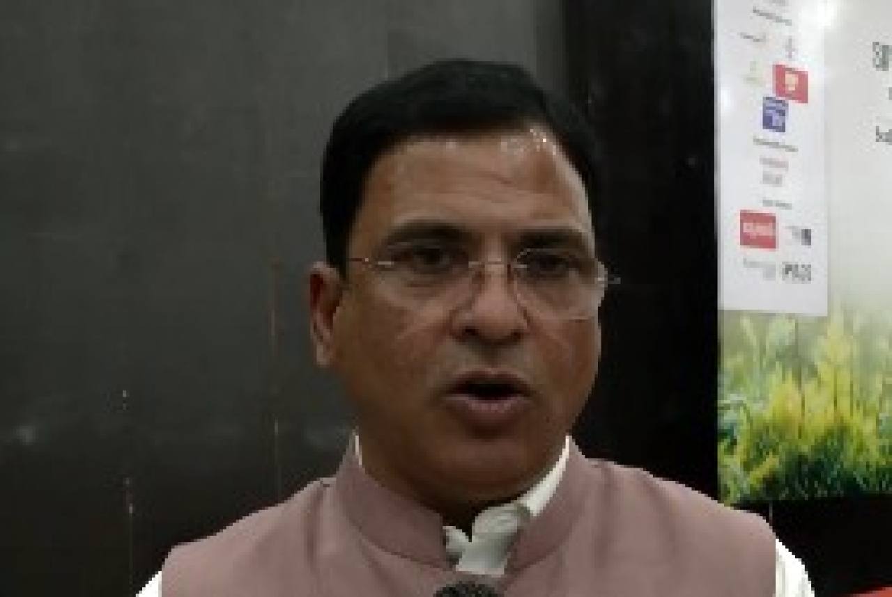 Nitin Gadkari Praised as Visionary Leader at Save the Earth Conference