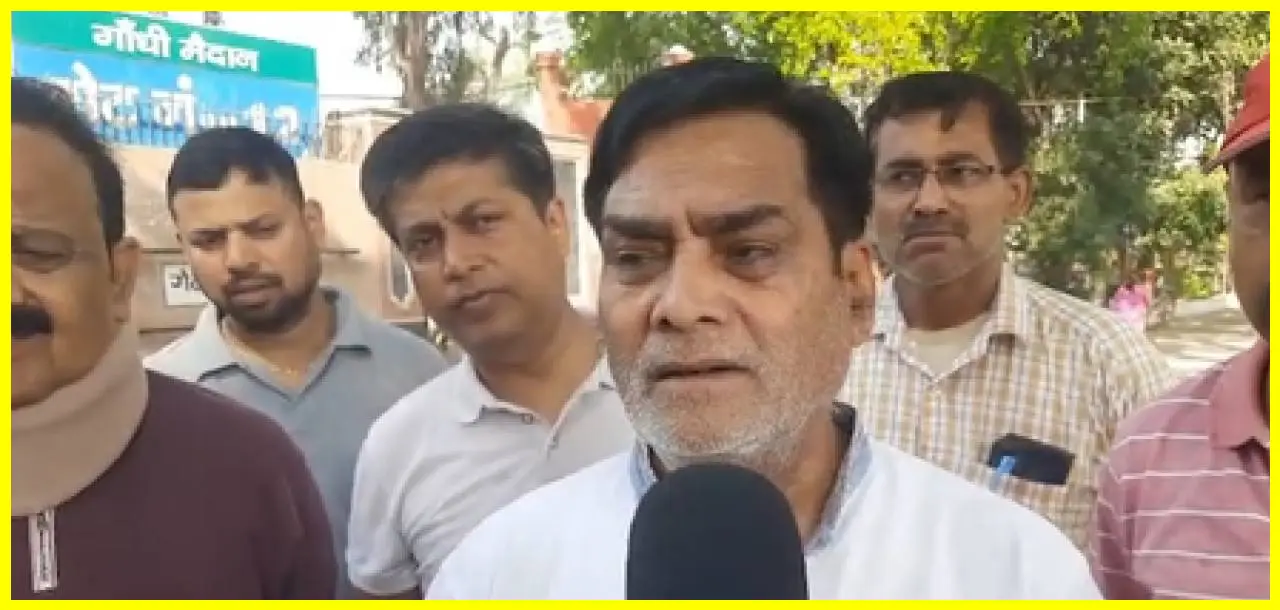 Ramkripal Yadav Responds to Mamata Banerjees Remarks on PM Modis Background
