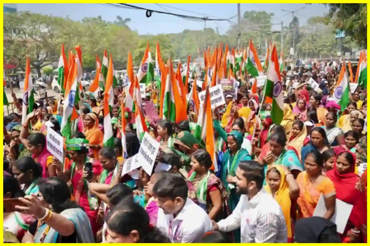 Thousands of Women Rally in Patna, Demanding Their Rights at the Jan Aakrosh Conference