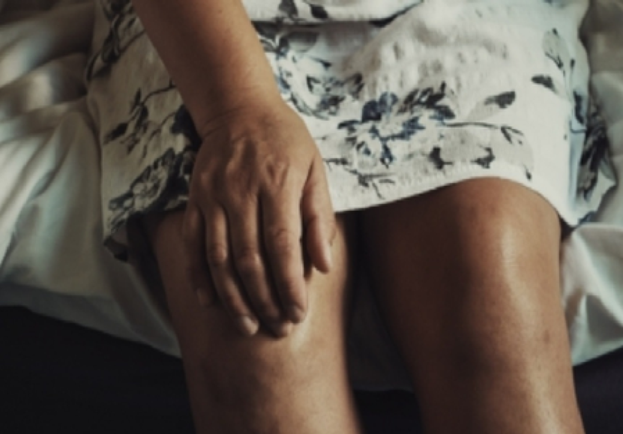 Understanding Knee Pain: Signs, Causes, and Remedies